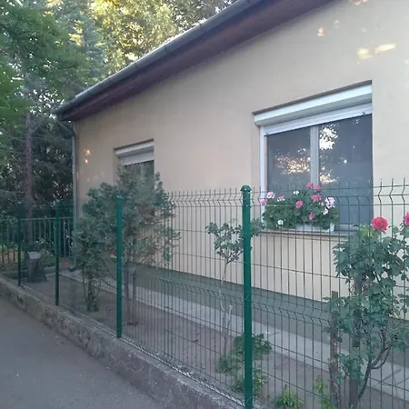 Apartamento Spacious House In The Outskirts Of *