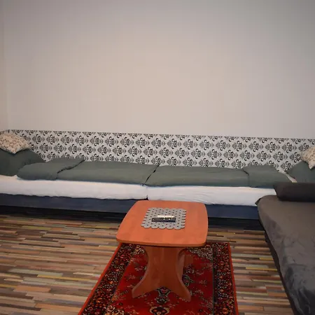Spacious House In The Outskirts Of בודפשט
