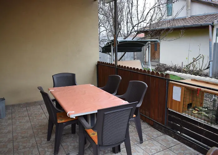 Spacious House In The Outskirts Of * Boedapest