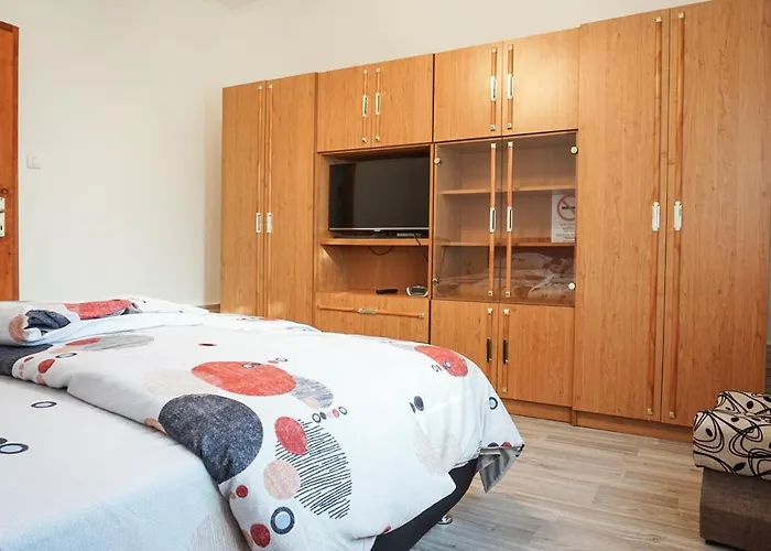 Apartamento Spacious House In The Outskirts Of *