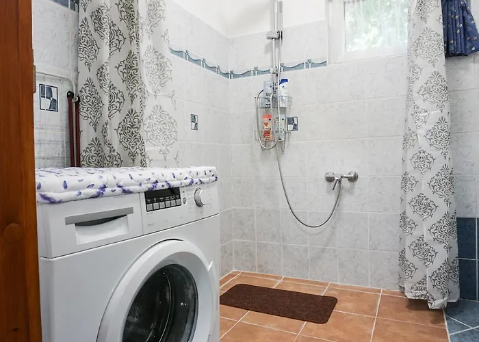 Apartamento Spacious House In The Outskirts Of *