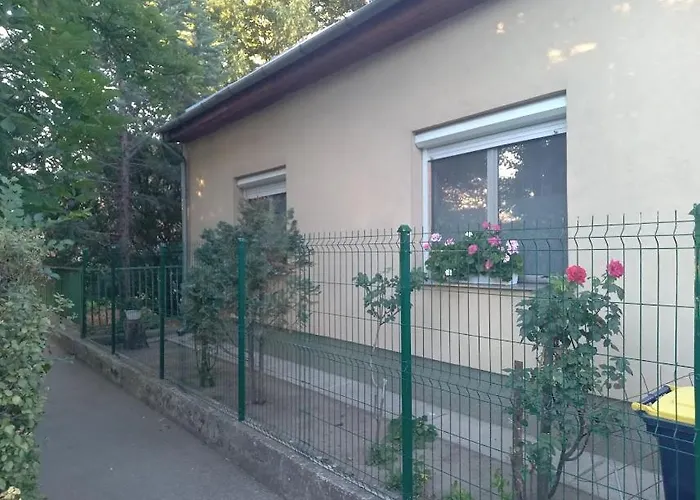 Apartamento Spacious House In The Outskirts Of *